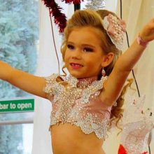 Dukrą nuo 4-erių į mažųjų Mis konkursus lydinti lietuvė: grožis gyvenime padės