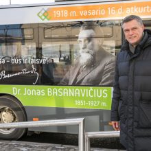 Signatarų sentencijos papuošė Vilniaus viešąjį transportą