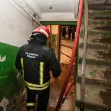 Po gaisro Kauno daugiabutyje į ligoninę išvežtas vienas žmogus 