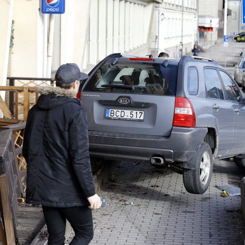 Visureigio skrydis Klaipėdoje baigėsi ant kavinės terasos  © Vytauto Petriko nuotr.