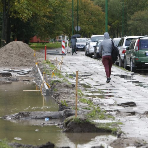 Į mokyklą – briste per vandenį  © Vytauto Liaudanskio nuotr.