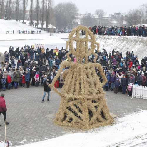 Klaipėdiečiai nenusižengė tradicijoms: per Užgavėnes išdykavo ir sudegino Morę  © Vytauto Liaudanskio nuotr.