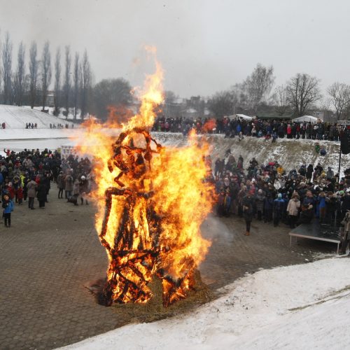 Klaipėdiečiai nenusižengė tradicijoms: per Užgavėnes išdykavo ir sudegino Morę  © Vytauto Liaudanskio nuotr.