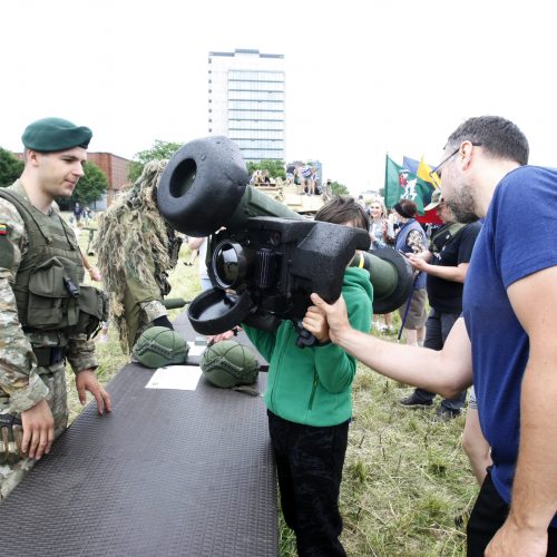 „Stiprus Grifonas 2021“ dalyvių karinės technikos ekspozicija  © Vytauto Liaudanskio nuotr.