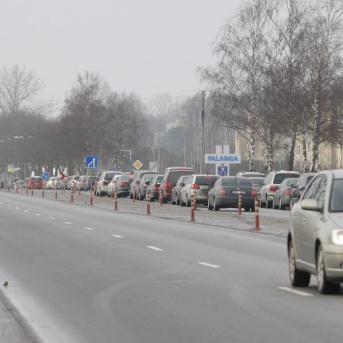 Automobilių eilės į Palangą  © Vytauto Liaudanskio nuotr.