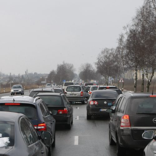 Automobilių eilės į Palangą  © Vytauto Liaudanskio nuotr.