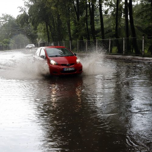 Po liūties ir vėl skęsta Kaunas  © Laimučio Brundzos nuotr.