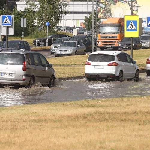 Po liūties ir vėl skęsta Kaunas  © Laimučio Brundzos nuotr.