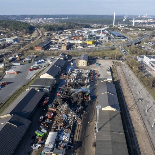 Užgesintas didelis gaisras Vilniaus automobilių sąvartyne  © I. Gelūno / BNS nuotr.