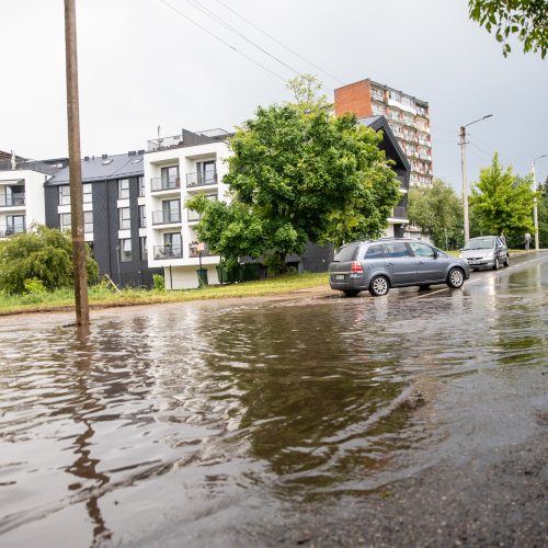 Liūtis ir kruša Kaune  © Feisbuko grupės „Orų entuziastai“, „Kauno dienos“ skaitytojų, Justinos Lasauskaitės nuotr.