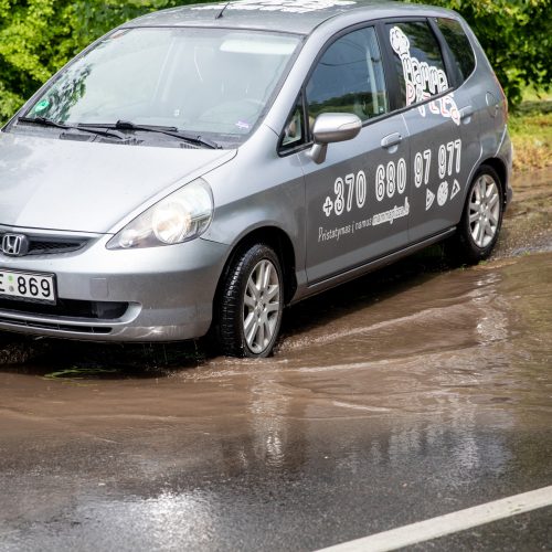 Liūtis ir kruša Kaune  © Feisbuko grupės „Orų entuziastai“, „Kauno dienos“ skaitytojų, Justinos Lasauskaitės nuotr.