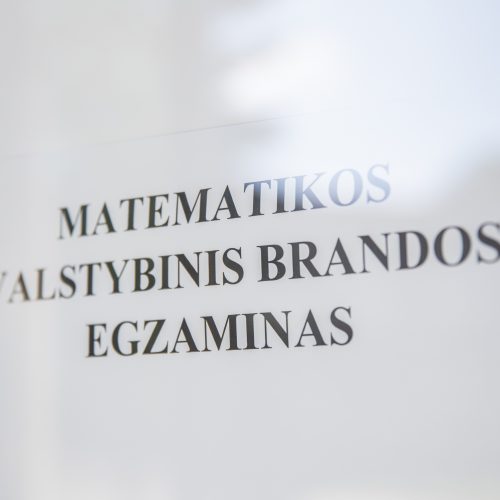 Dvyliktokų nuotaikos po matematikos egzamino  © Justinos Lasauskaitės nuotr.