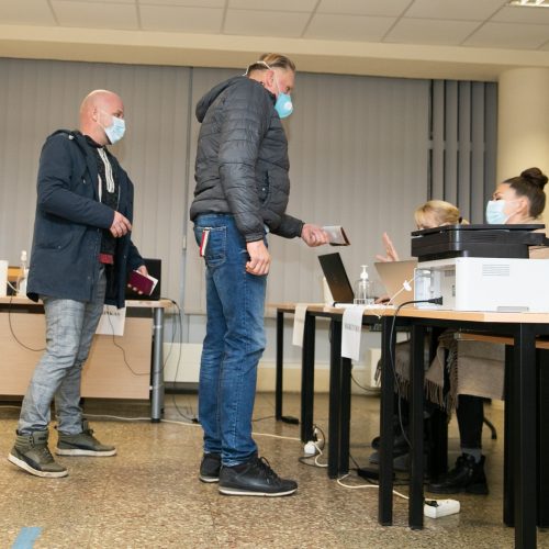 Seimo rinkimų antrojo turo paskutinės balsavimo minutės <span style=color:red;>(Kaunas)</span>  © Justinos Lasauskaitės nuotr.