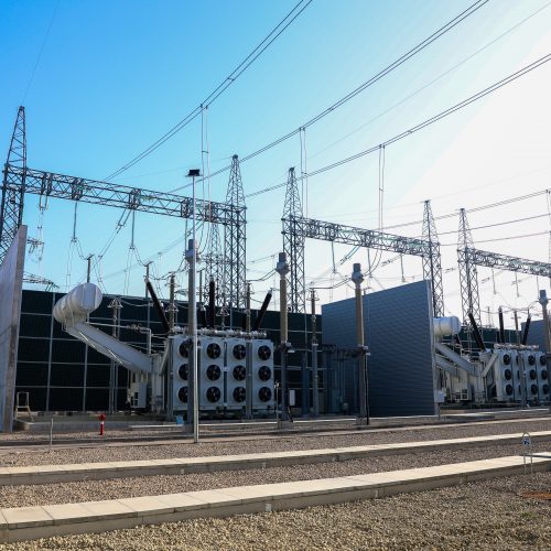 „Litgrid“ pastotėjė Alytuje pristatyti pirmieji sinchroniniai kompensatoriai jungčiai su kontinentinės Europos tinklais  © T. Biliūno / BNS nuotr.