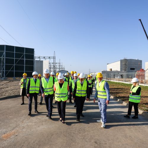 „Litgrid“ pastotėjė Alytuje pristatyti pirmieji sinchroniniai kompensatoriai jungčiai su kontinentinės Europos tinklais  © T. Biliūno / BNS nuotr.