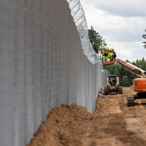 Švenčionių rajone vykdomo fizinio barjero statybos  © P. Peleckio / BNS nuotr.