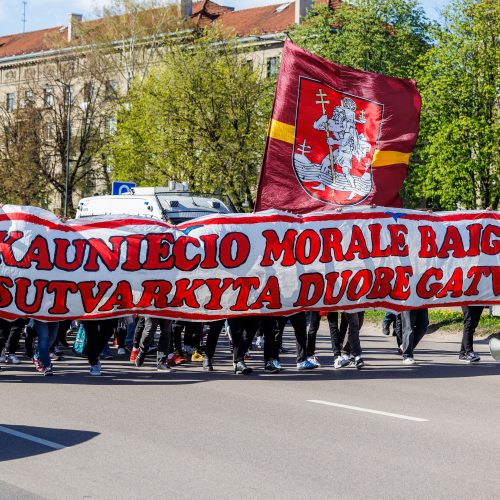  Krepšinio sirgalių eisena Kaune  © E. Ovčarenko / BNS nuotr.