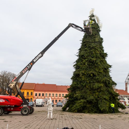 Pasirengimas Kalėdoms Rotušės aikštėje įgauna pagreitį  © Regimanto Zakšensko nuotr.