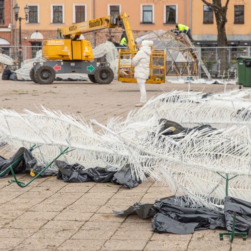 Pasirengimas Kalėdoms Rotušės aikštėje įgauna pagreitį  © Regimanto Zakšensko nuotr.