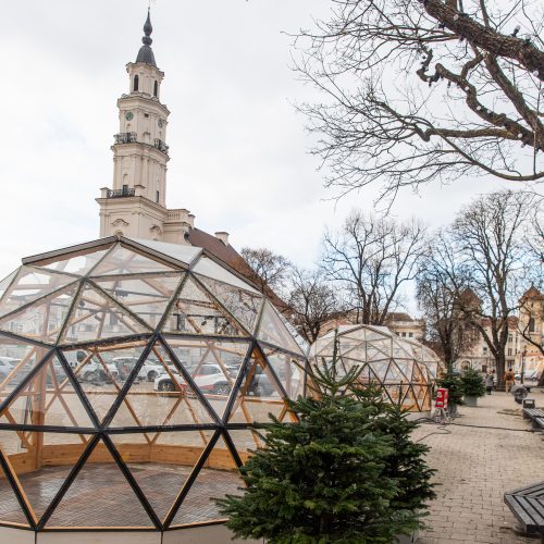 Pasirengimas Kalėdoms Rotušės aikštėje įgauna pagreitį  © Regimanto Zakšensko nuotr.