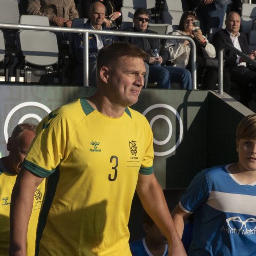 Kauno S. Dariaus ir S. Girėno stadione įvyko Lietuvos ir FIFA futbolo legendų rungtynės  © Simono Baltušio nuotr.