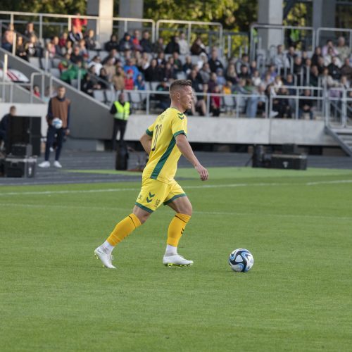 Kauno S. Dariaus ir S. Girėno stadione įvyko Lietuvos ir FIFA futbolo legendų rungtynės  © Simono Baltušio nuotr.