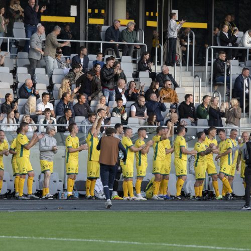 Kauno S. Dariaus ir S. Girėno stadione įvyko Lietuvos ir FIFA futbolo legendų rungtynės  © Simono Baltušio nuotr.