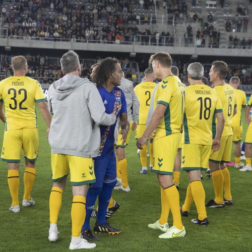 Kauno S. Dariaus ir S. Girėno stadione įvyko Lietuvos ir FIFA futbolo legendų rungtynės  © Simono Baltušio nuotr.