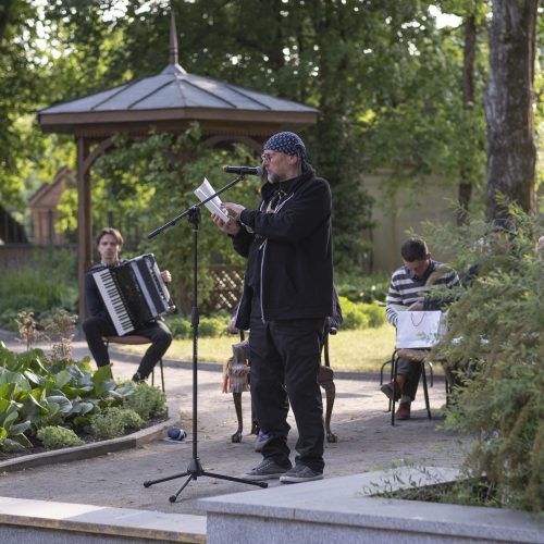 Kaune vainikuotas „Poezijos pavasario“ laureatas  © Simono Baltušio nuotr.
