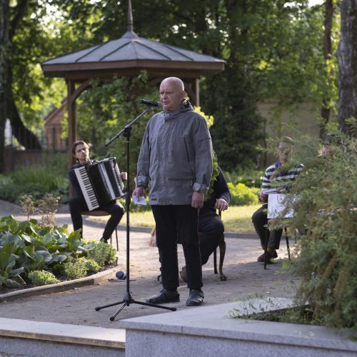 Kaune vainikuotas „Poezijos pavasario“ laureatas  © Simono Baltušio nuotr.