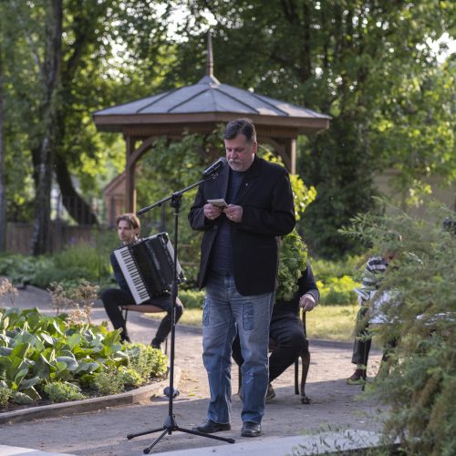 Kaune vainikuotas „Poezijos pavasario“ laureatas  © Simono Baltušio nuotr.
