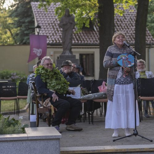 Kaune vainikuotas „Poezijos pavasario“ laureatas  © Simono Baltušio nuotr.
