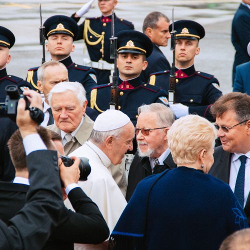 Popiežiaus lėktuvas nusileido Vilniuje  © Prezidento kanceliarijos, I Gelūno / BFL nuotr.