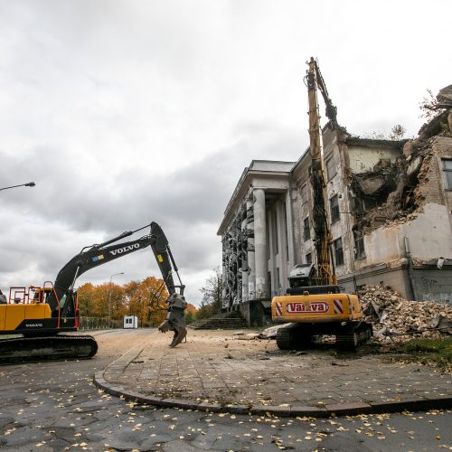 Griaunami sostinės Profsąjungų rūmai  © P. Peleckio / Fotobanko nuotr.