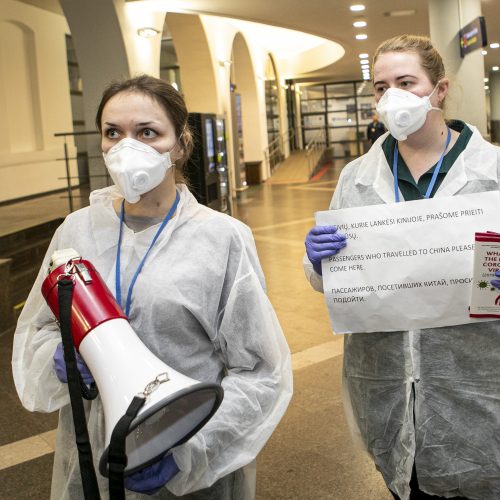 Dėl viruso Vilniaus oro uoste tikrinami žmonės  © P. Peleckio / Fotobanko nuotr.