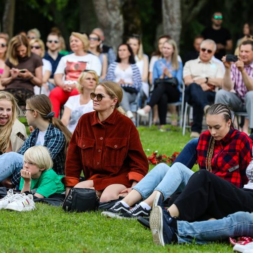 L. Adomaičio koncertas Raudonės pilies kieme  © T. Biliūno / Fotobanko nuotr.