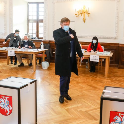 Išankstinis balsavimas: balsuoja partijų lyderiai  © I. Gelūno, T. Biliūno / Fotobanko nuotr.