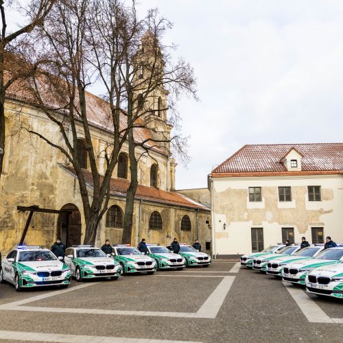 Policijai perduota NATO viršūnių susitikimui įsigytų automobilių  © I. Gelūno / BNS nuotr.