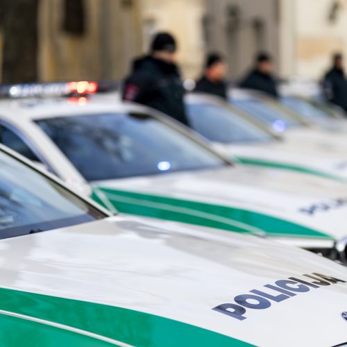Policijai perduota NATO viršūnių susitikimui įsigytų automobilių  © I. Gelūno / BNS nuotr.