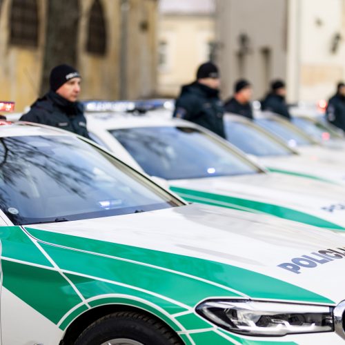 Policijai perduota NATO viršūnių susitikimui įsigytų automobilių  © I. Gelūno / BNS nuotr.