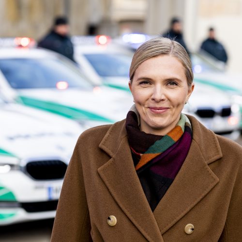 Policijai perduota NATO viršūnių susitikimui įsigytų automobilių  © I. Gelūno / BNS nuotr.