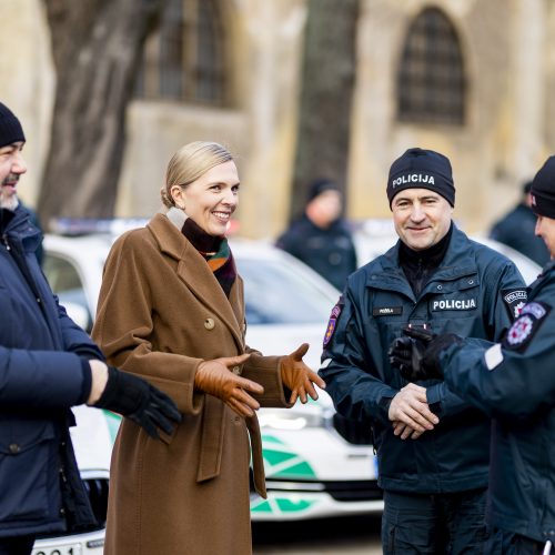 Policijai perduota NATO viršūnių susitikimui įsigytų automobilių  © I. Gelūno / BNS nuotr.