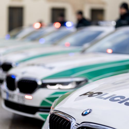 Policijai perduota NATO viršūnių susitikimui įsigytų automobilių  © I. Gelūno / BNS nuotr.