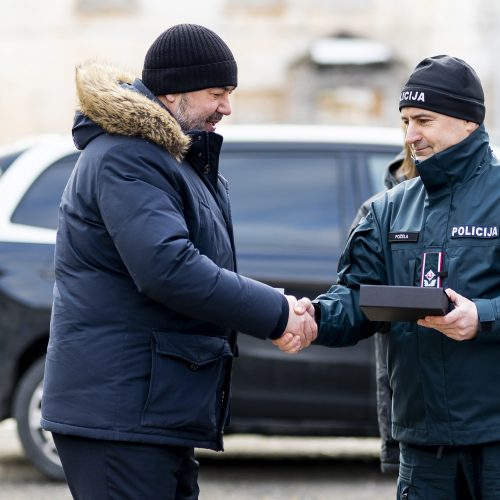Policijai perduota NATO viršūnių susitikimui įsigytų automobilių  © I. Gelūno / BNS nuotr.