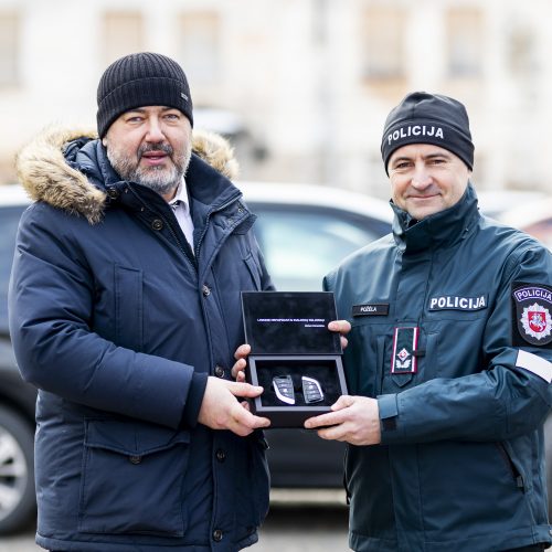 Policijai perduota NATO viršūnių susitikimui įsigytų automobilių  © I. Gelūno / BNS nuotr.
