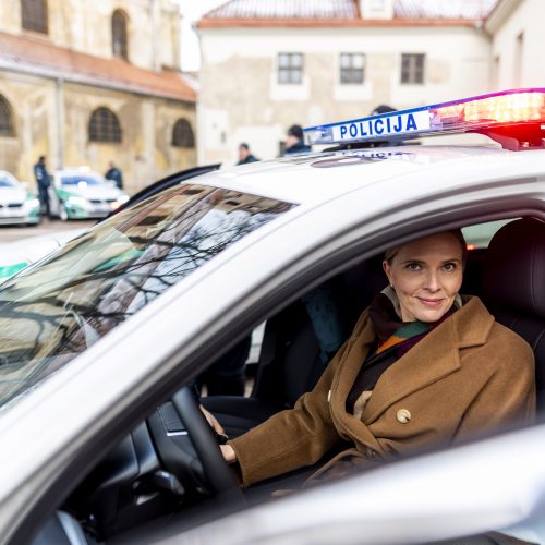 Policijai perduota NATO viršūnių susitikimui įsigytų automobilių  © I. Gelūno / BNS nuotr.