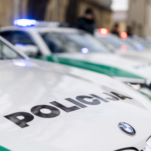 Policijai perduota NATO viršūnių susitikimui įsigytų automobilių  © I. Gelūno / BNS nuotr.