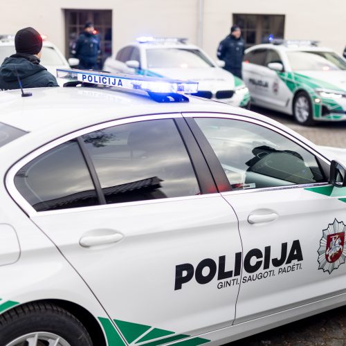 Policijai perduota NATO viršūnių susitikimui įsigytų automobilių  © I. Gelūno / BNS nuotr.