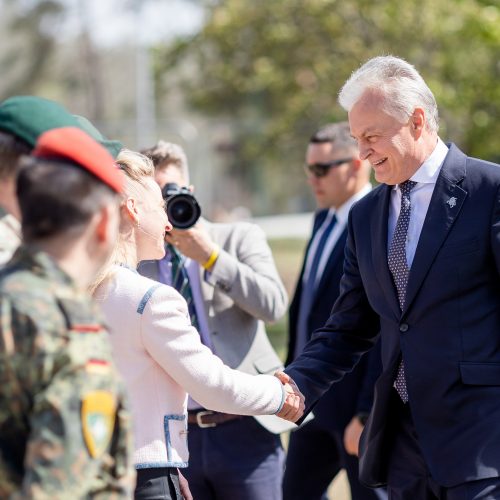 Lietuvos ir Vokietijos prezidentai lankėsi kariniame poligone Pabradėje  © L. Balandžio / BNS nuotr.