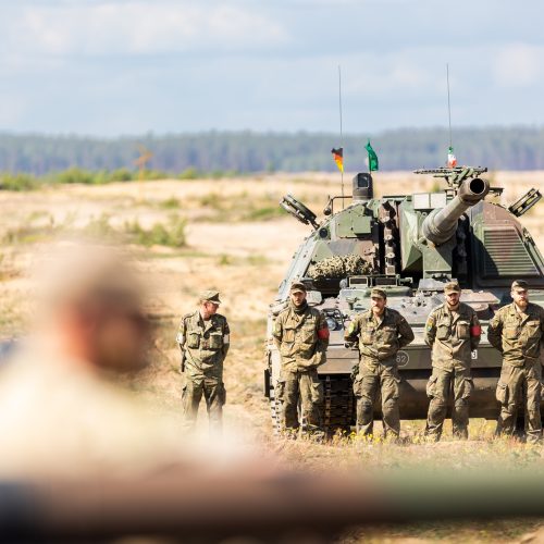 Lietuvos ir Vokietijos prezidentai lankėsi kariniame poligone Pabradėje  © L. Balandžio / BNS nuotr.